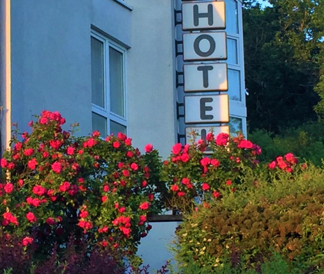 Hotel Garni Am Schaefersberg Niedernhausen Exterior foto